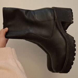 Black short boots 👢 size 6